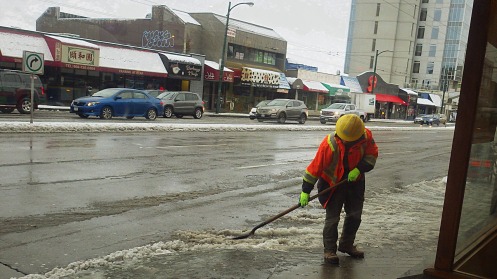 city-worker-salting-shoveling-2016-dec-05-10-26